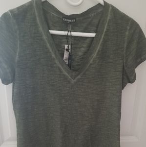 NWT >Express< Fitted VNeck Tee